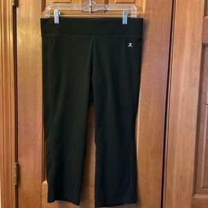 Danskin Black and grey woman’s stretch capri Leggings